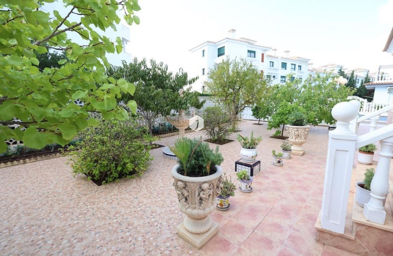 Resale - Villa -
Orihuela Costa - Costa Blanca