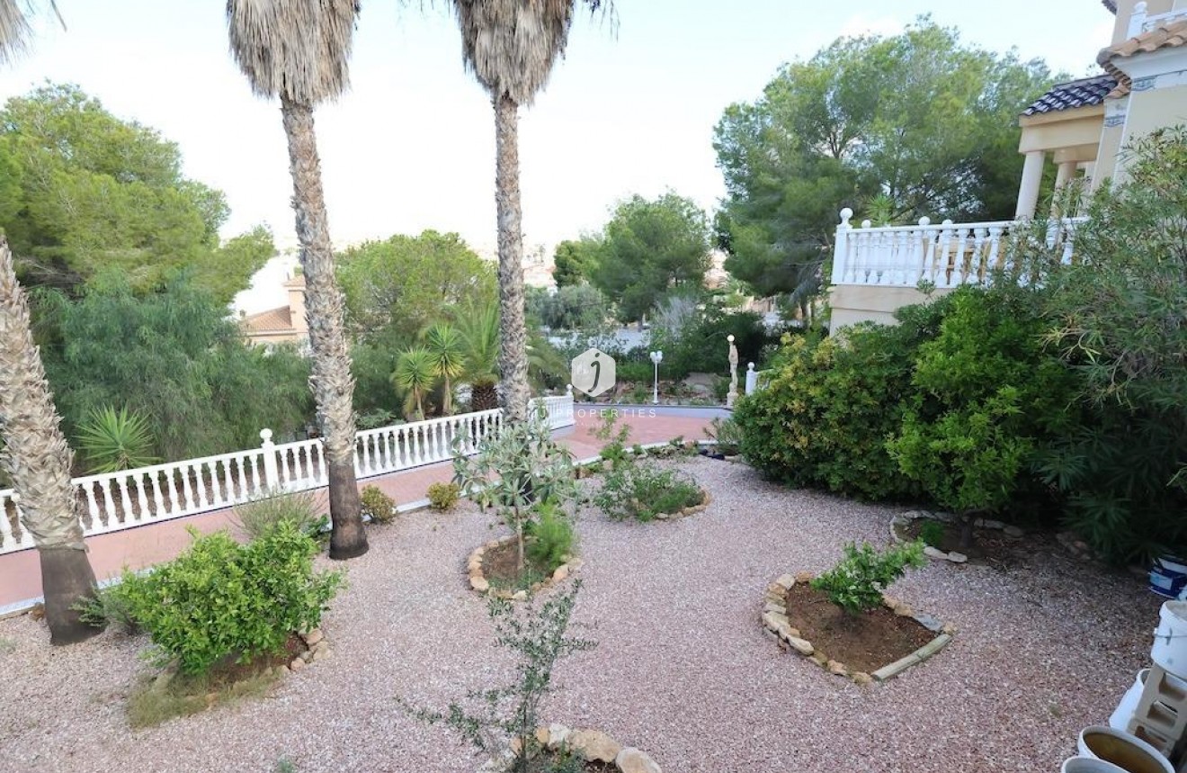Resale - Villa -
Orihuela Costa - Costa Blanca