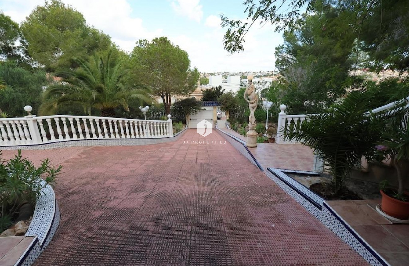 Resale - Villa -
Orihuela Costa - Costa Blanca