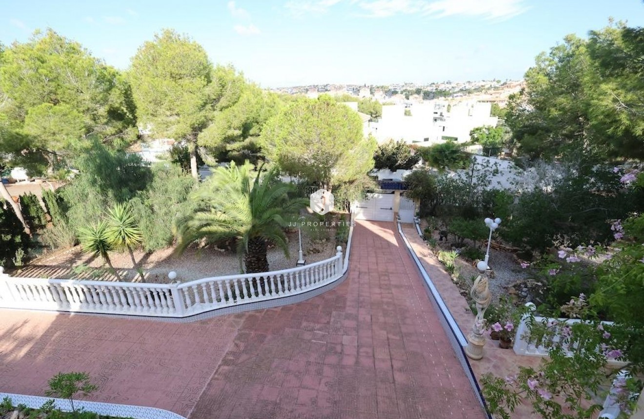 Resale - Villa -
Orihuela Costa - Costa Blanca