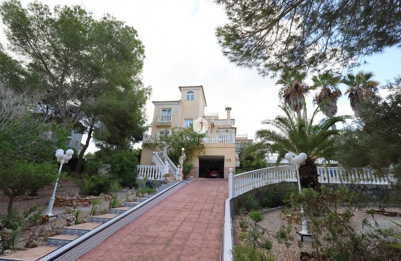 Resale - Villa -
Orihuela Costa - Costa Blanca