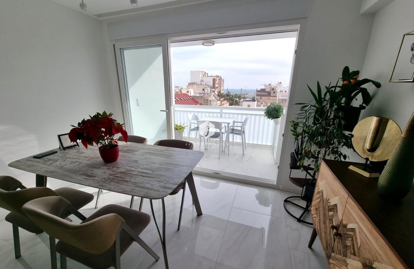 D'occasion - Appartement -
Torrevieja - Centro