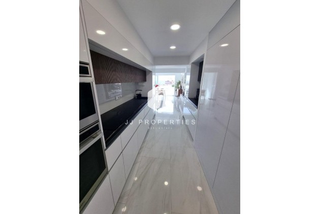 D'occasion - Appartement -
Torrevieja - Centro