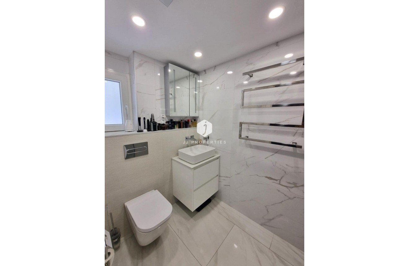 D'occasion - Appartement -
Torrevieja - Centro