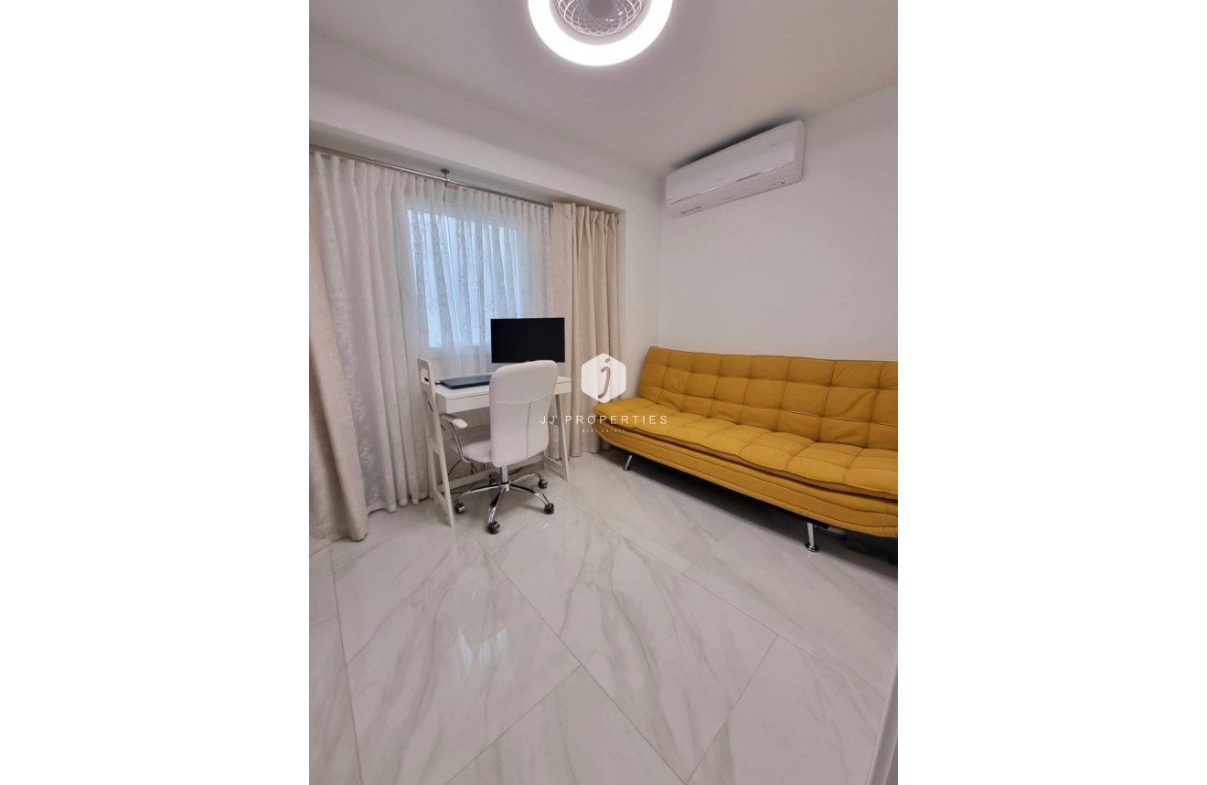 D'occasion - Appartement -
Torrevieja - Centro