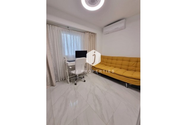 D'occasion - Appartement -
Torrevieja - Centro