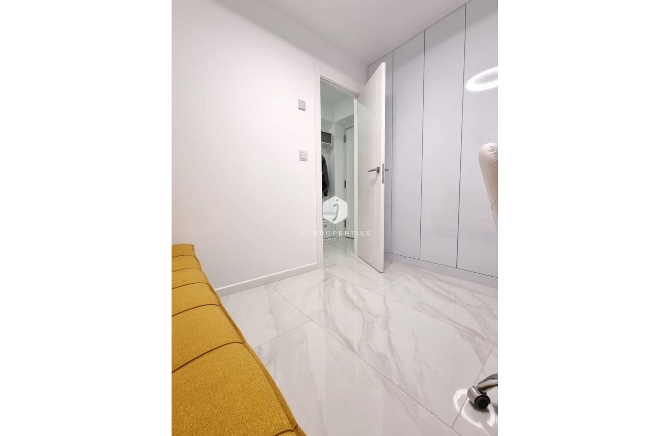 D'occasion - Appartement -
Torrevieja - Centro