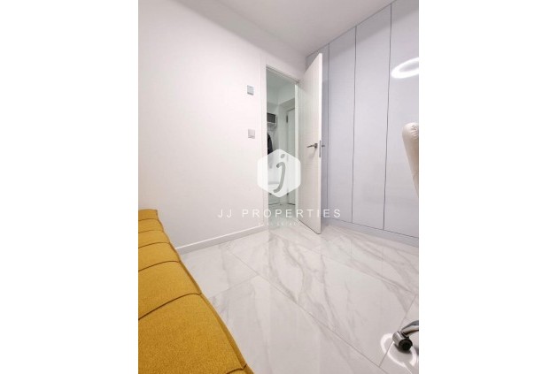 D'occasion - Appartement -
Torrevieja - Centro