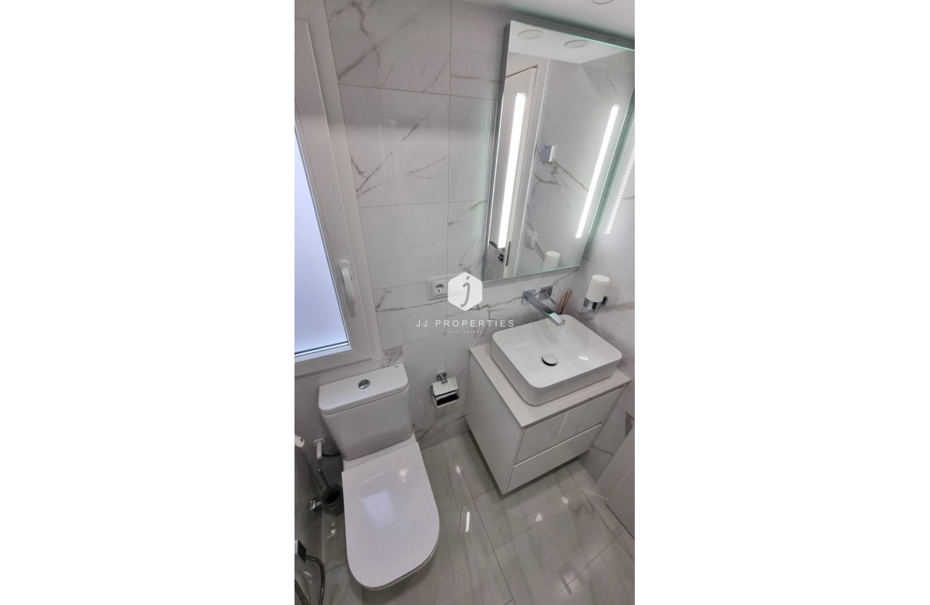 D'occasion - Appartement -
Torrevieja - Centro