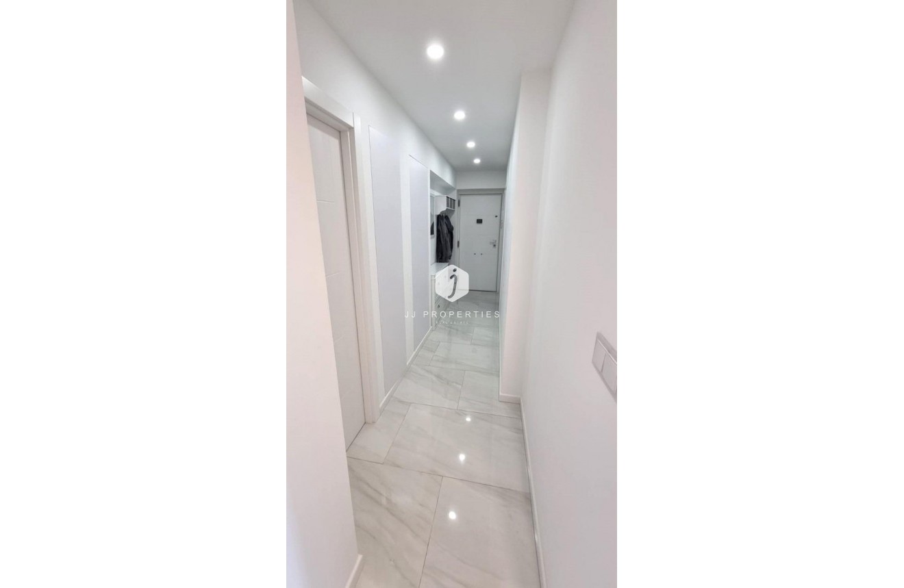 D'occasion - Appartement -
Torrevieja - Centro