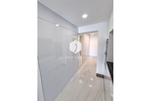D'occasion - Appartement -
Torrevieja - Centro