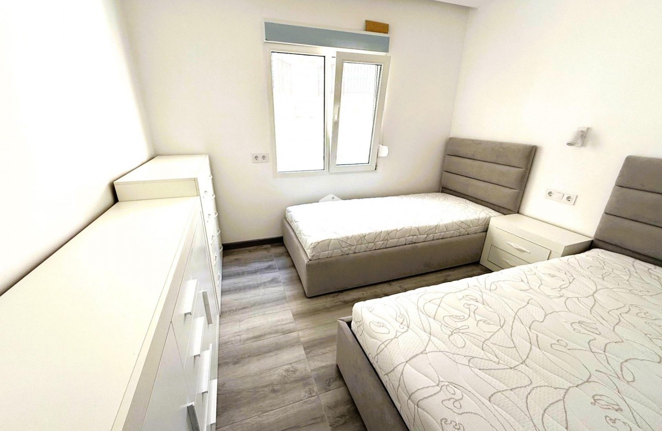 Resale - Duplex -
Torrevieja - Centro