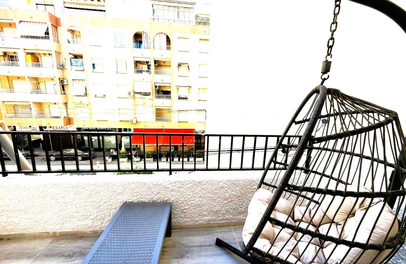 Resale - Duplex -
Torrevieja - Centro