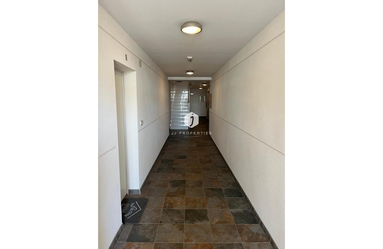 Z drugiej ręki - Mieszkanie w bloku -
Los Dolses - Inland