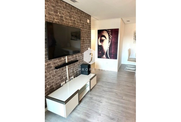 Z drugiej ręki - Mieszkanie w bloku -
Los Dolses - Inland