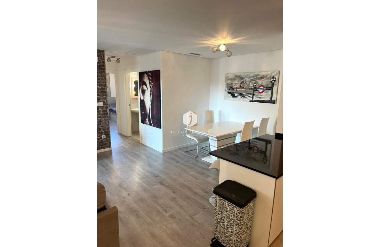 Z drugiej ręki - Mieszkanie w bloku -
Los Dolses - Inland