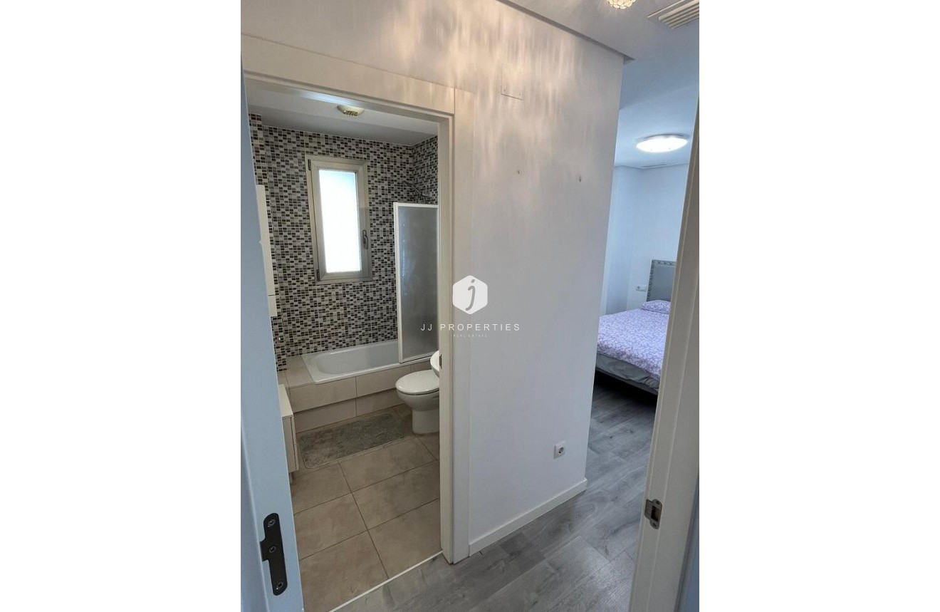 Z drugiej ręki - Mieszkanie w bloku -
Los Dolses - Inland