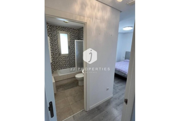 Z drugiej ręki - Mieszkanie w bloku -
Los Dolses - Inland