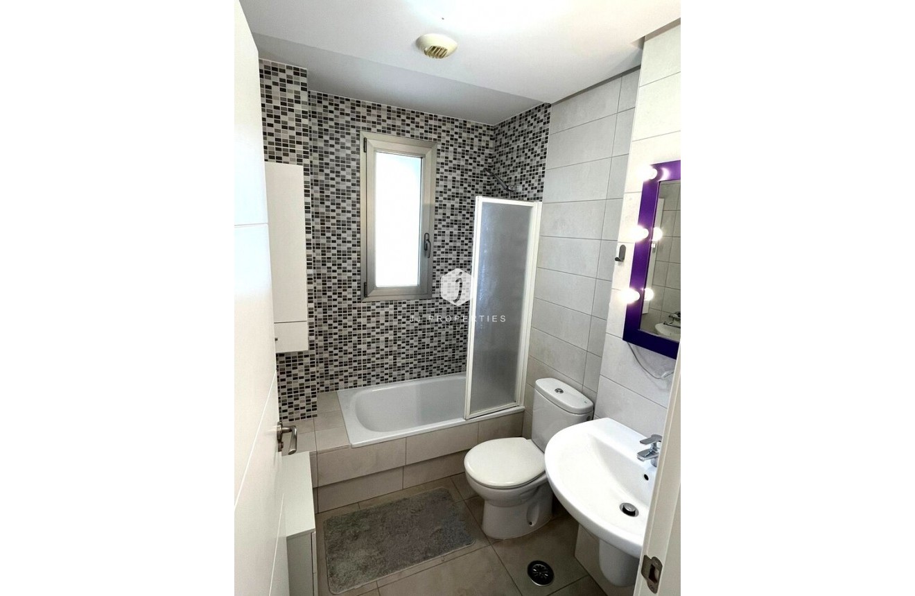 Z drugiej ręki - Mieszkanie w bloku -
Los Dolses - Inland