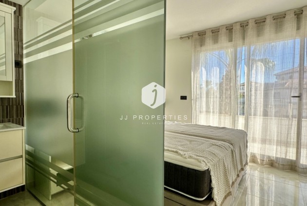 Z drugiej ręki - Villa -
Orihuela Costa - Costa Blanca