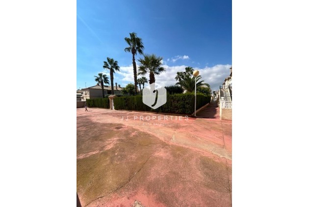 Z drugiej ręki - Bungalow -
Torrevieja - aguas nuevas