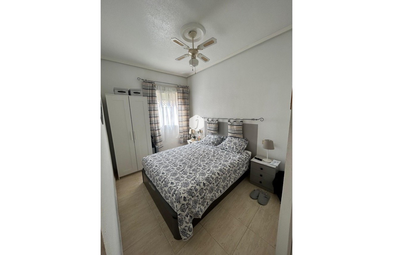 Z drugiej ręki - Bungalow -
Torrevieja - aguas nuevas