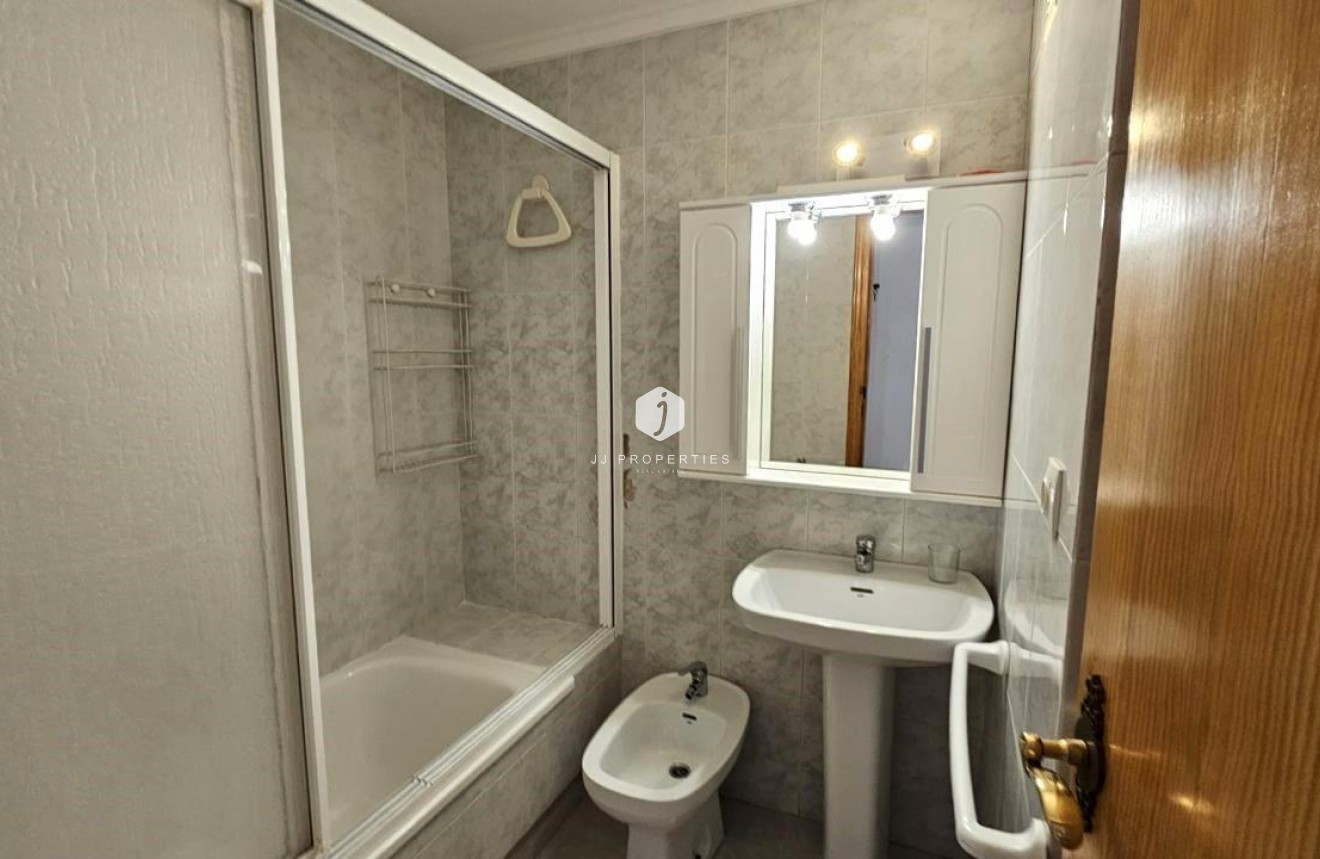 D'occasion - Appartement -
Torrevieja - Acequion