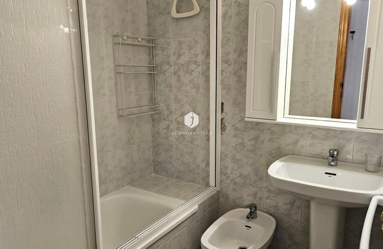 D'occasion - Appartement -
Torrevieja - Acequion