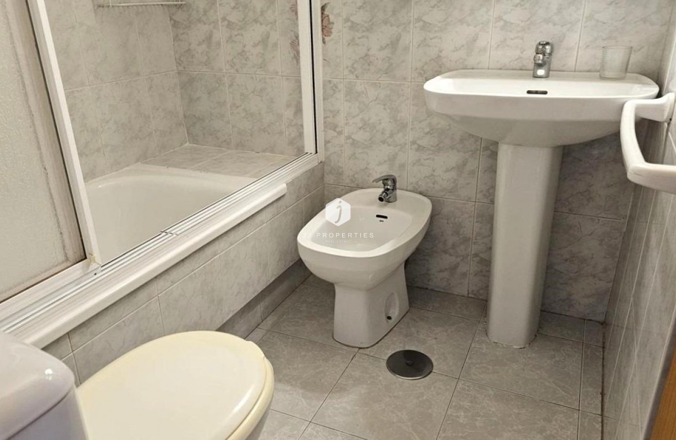 D'occasion - Appartement -
Torrevieja - Acequion