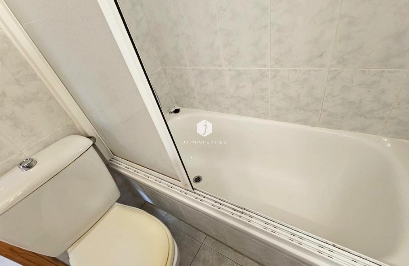 D'occasion - Appartement -
Torrevieja - Acequion