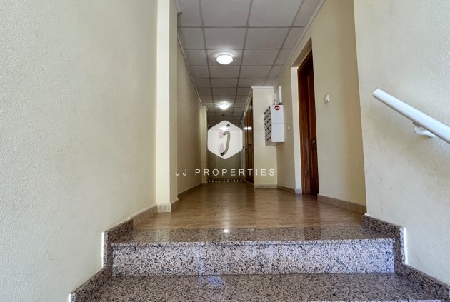 Z drugiej ręki - Mieszkanie w bloku -
Jacarilla - Inland