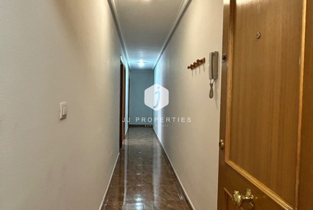 Z drugiej ręki - Mieszkanie w bloku -
Jacarilla - Inland