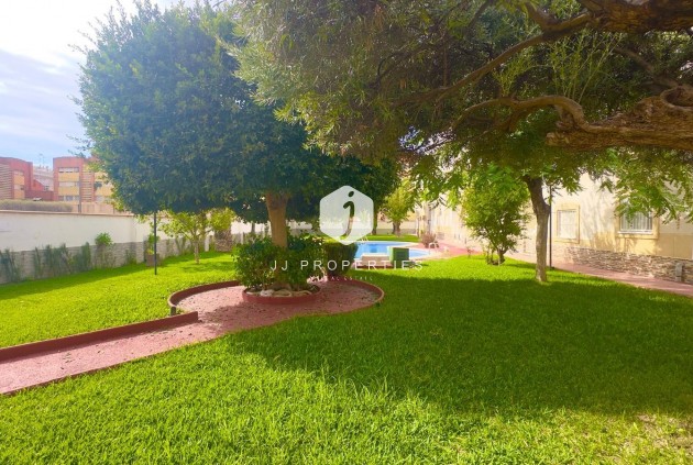 Tweedehands - Penthouse -
Torrevieja - Estacion de autobuses