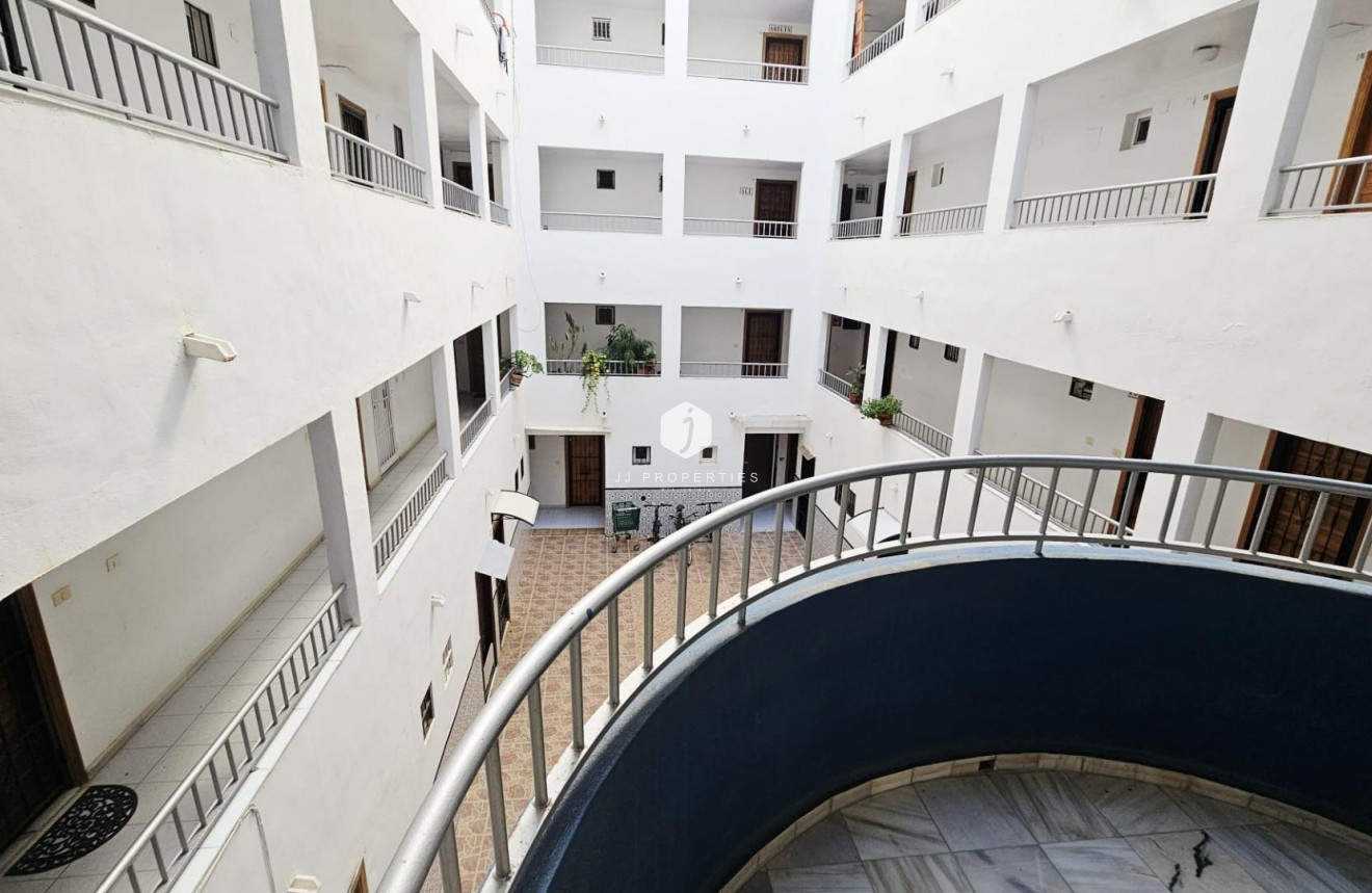 Z drugiej ręki - Mieszkanie w bloku -
Torrevieja - Torreblanca