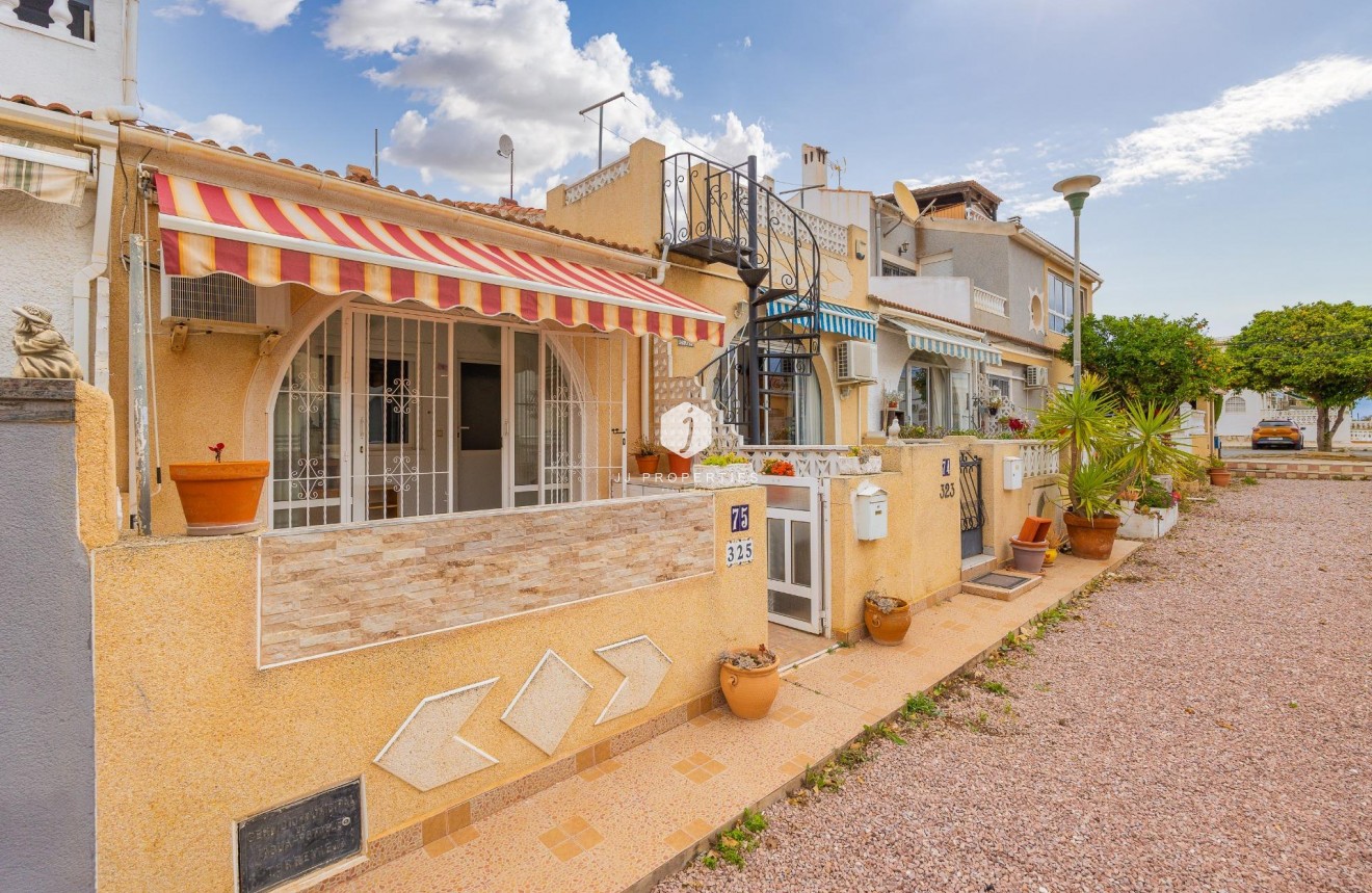 Segunda mano - Chalet -
Torrevieja - La Siesta - El Salado - Torreta