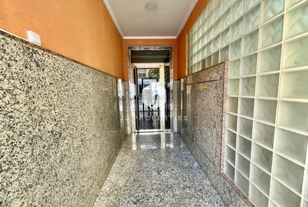 Tweedehands - Appartement / flat -
Torrevieja - Centro