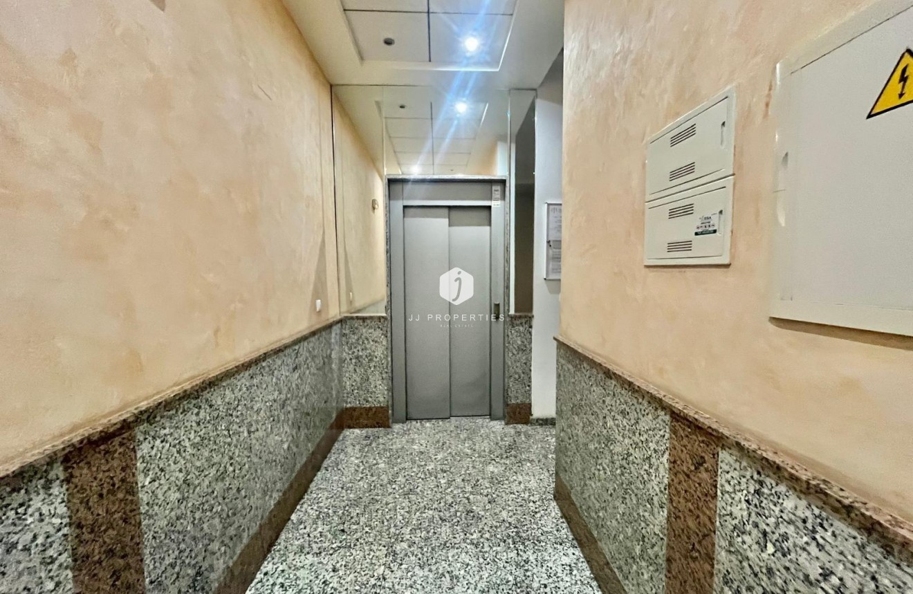 Tweedehands - Appartement / flat -
Torrevieja - Centro