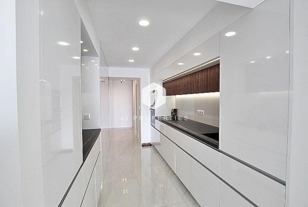 Z drugiej ręki - Mieszkanie w bloku -
Torrevieja