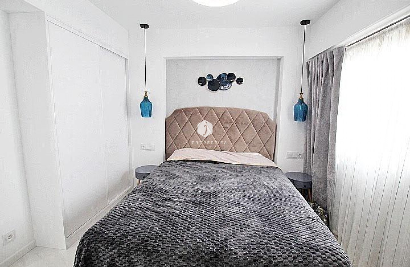 Z drugiej ręki - Mieszkanie w bloku -
Torrevieja