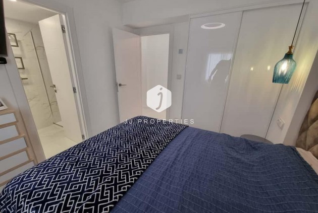 Z drugiej ręki - Mieszkanie w bloku -
Torrevieja