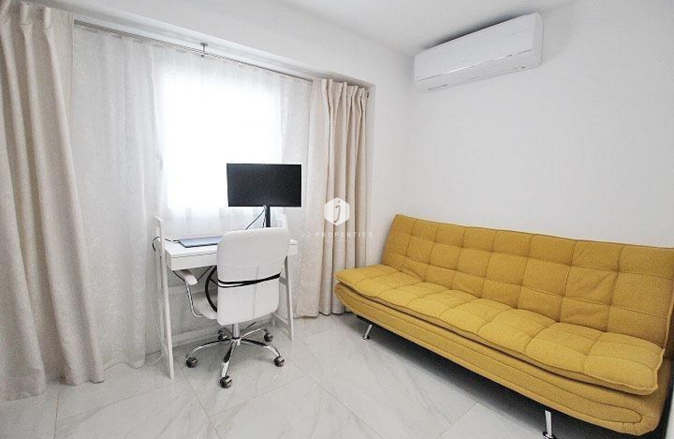 Z drugiej ręki - Mieszkanie w bloku -
Torrevieja