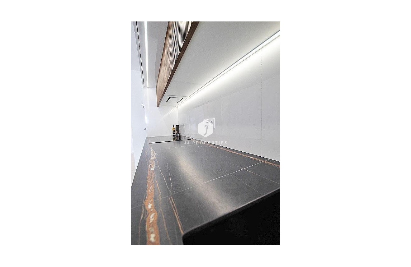 Z drugiej ręki - Mieszkanie w bloku -
Torrevieja