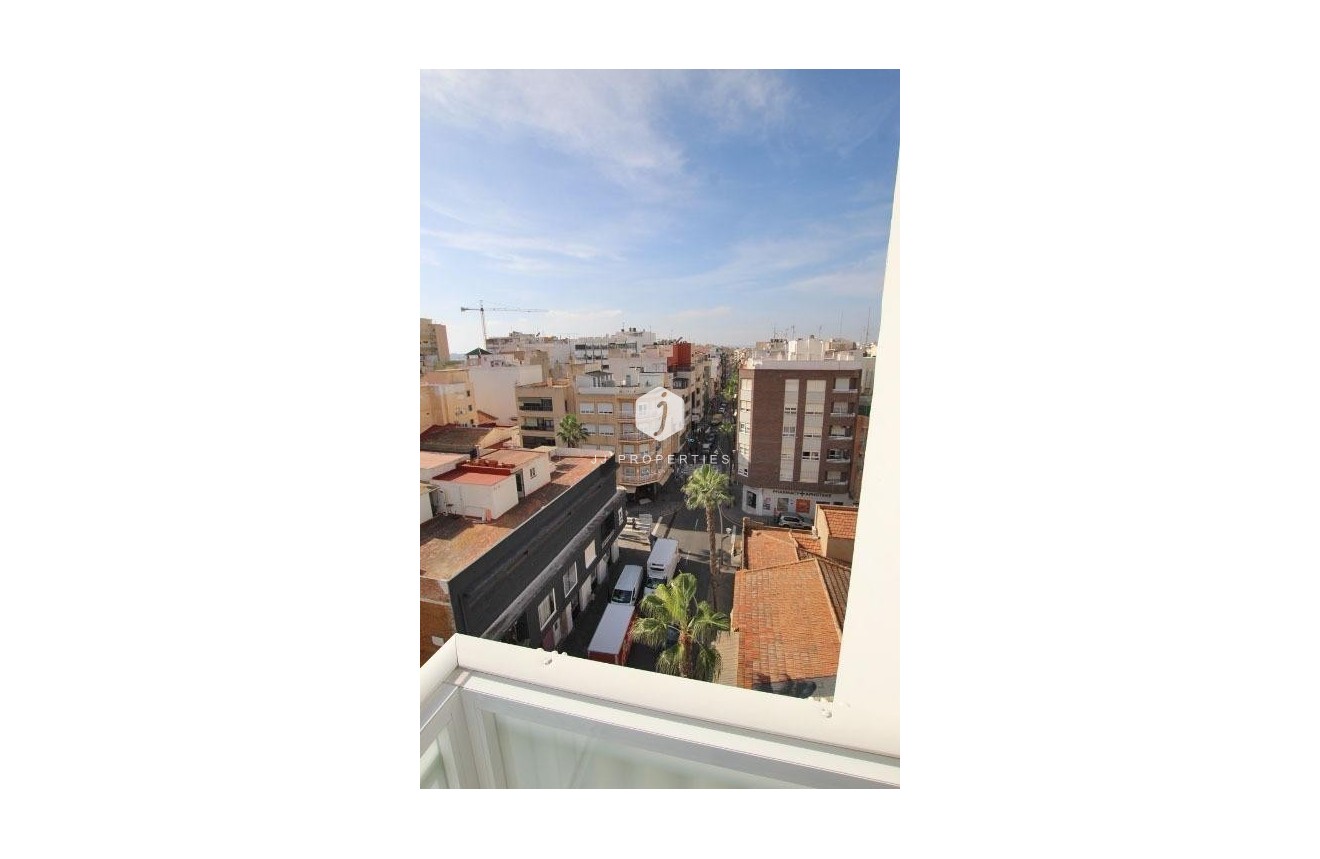 Z drugiej ręki - Mieszkanie w bloku -
Torrevieja