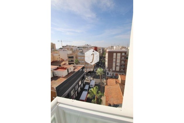 Z drugiej ręki - Mieszkanie w bloku -
Torrevieja