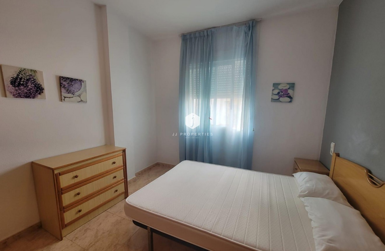 Z drugiej ręki - Mieszkanie w bloku -
Torrevieja - Playa del Cura