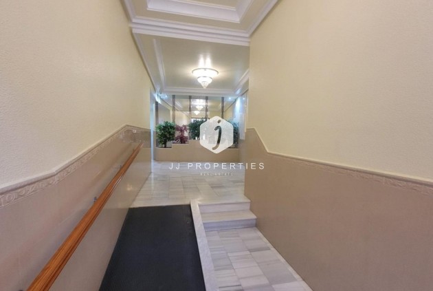 Z drugiej ręki - Mieszkanie w bloku -
Torrevieja - Playa del Cura