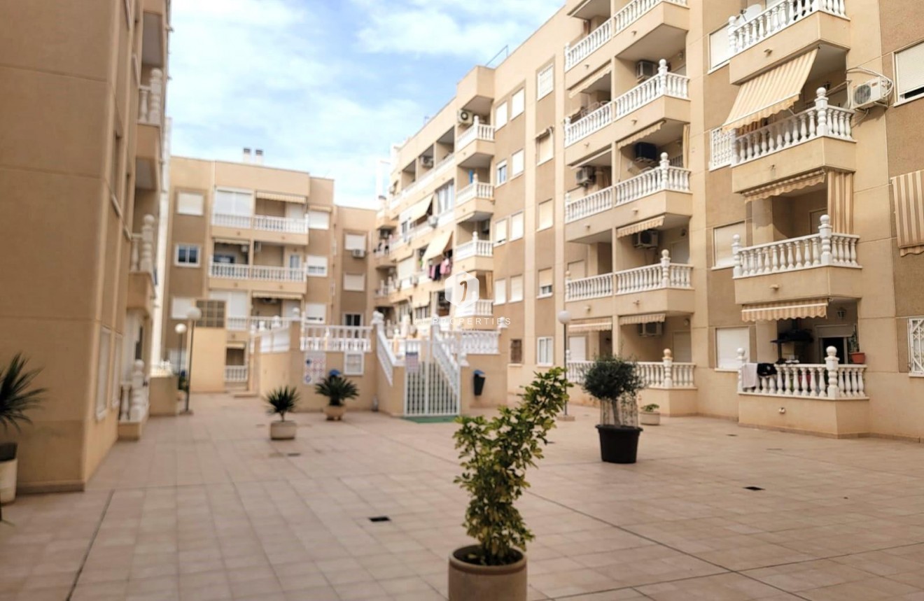 Z drugiej ręki - Mieszkanie w bloku -
Torrevieja - Playa del Cura