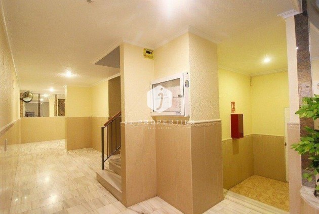 Z drugiej ręki - Mieszkanie w bloku -
Torrevieja - Playa del Cura