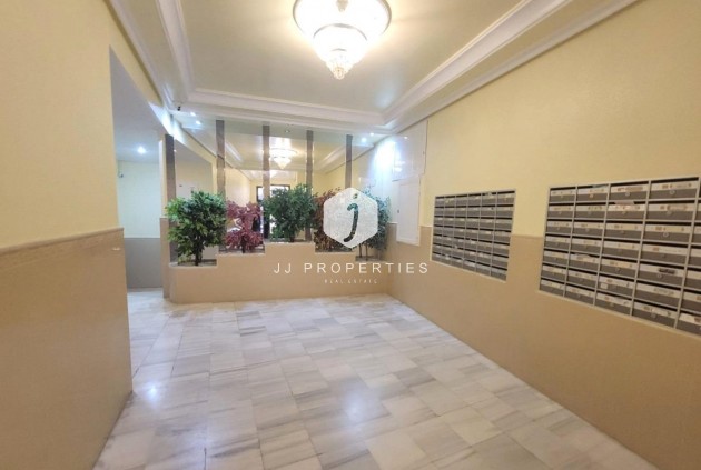 Z drugiej ręki - Mieszkanie w bloku -
Torrevieja - Playa del Cura