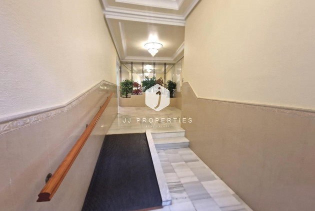 Z drugiej ręki - Mieszkanie w bloku -
Torrevieja - Playa del Cura